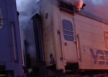 Военные РФ обстреляли пассажирский поезд в Херсоне. ВИДЕО