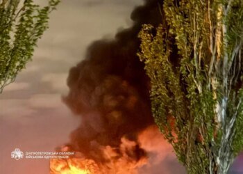 Ворог знову атакував Дніпро – зайнялася пожежа на обʼєкті інфраструктури