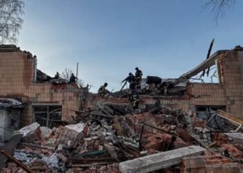 Россияне сбросили авиабомбы на Сумскую область: повреждены детский сад и жилые дома