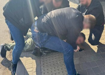 У Києві поліція затримала "генерала", який вимагав $15 тис. у військовослужбовця за зняття з обліку