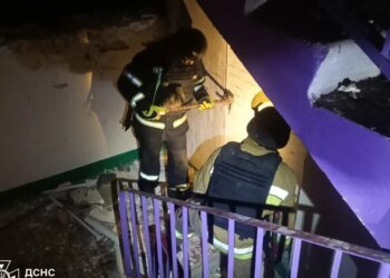 В Краматорске российский дрон попал в девятиэтажный дом. ВИДЕО