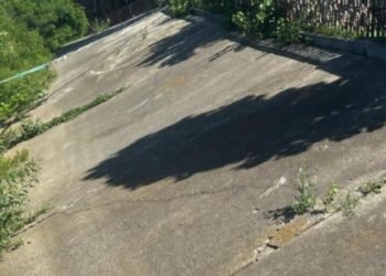 Самозахоплення берега Дніпра: у Києві суд наказав знести приватний комплекс