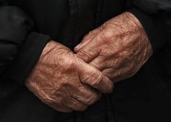 Коммунальное противостояние: единственное жилье пенсионера выставили на аукцион