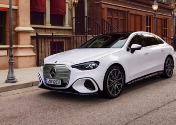 Первый электрический Mercedes C-Class EV получил до 762 км и зарядку за 10 минут