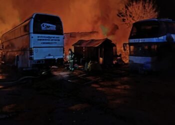 Повреждено судно в порту и уничтожены автобусы: РФ массированно ударила по Одесской области