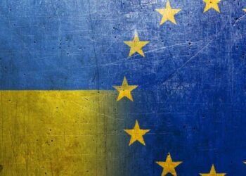 FT: Берлин и Париж готовят Киеву ограниченное членство в ЕС