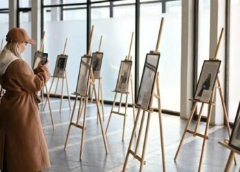 Бути собі ціллю: у метро Києва відкрилась виставка про жінок з інклюзією, — ФОТО