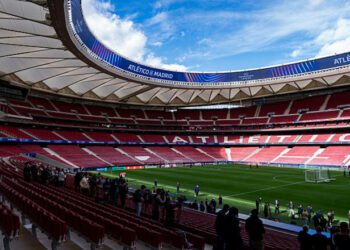 Подстригут газон. УЕФА ответила Барселоне на жалобы перед матчем ЛЧ