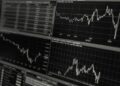 «Мандраж» на биржах: Устенко назвал признаки настоящего мирового кризиса