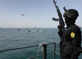 Ормузский пролив снова закрывают: Иран сделал резкое заявление