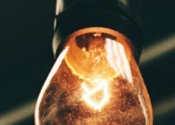 Раптові знеструмлення в Києві й області: що відбувається зі світлом