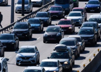 Кілометрові затори над водою в Києві: що сталося