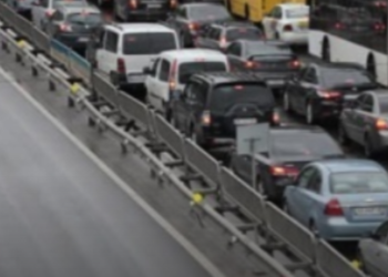 Виїзд із Києва частково заблоковано: в яких напрямках складно проїхати, — ВІДЕО