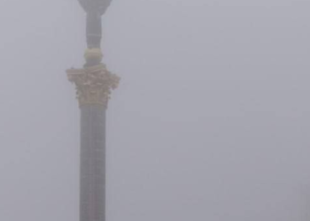 Сіра темрява й аномальне забруднення: що відбувається на вулицях Києва, — ФОТО