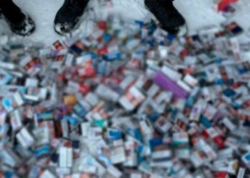 Розбите скло, мішки табаку й мільйон збитків: в Києві спіймали вуличних хуліганів, — ФОТО