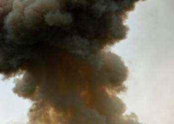 Пролунали вибухи і зникло світло: ворог атакував енергосистему Києва