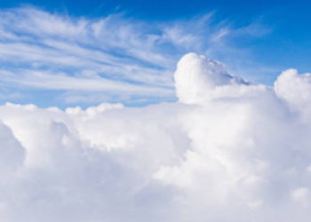 Київ “зникає” у небі: який знімок привернув увагу тисяч українців, – ФОТО