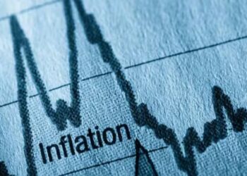 Зарплата выросла, а денег меньше: какие профессии проиграли инфляции в 2026 году