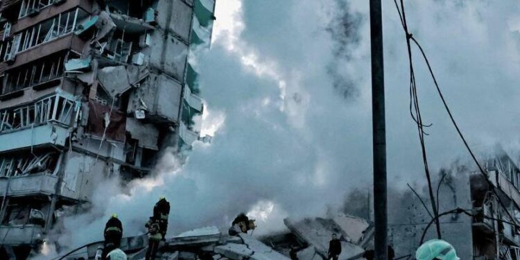 Удар по Києву вночі: вибухи, пожежі й обвал житлового будинку