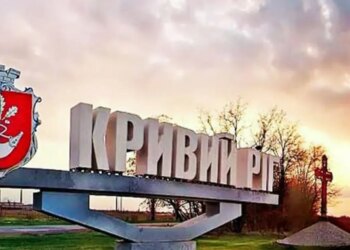 У Кривому Розі окупанти влучили в житловий будинок, є загиблі та поранені