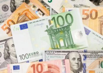 Долар та євро офіційно подешевшали: НБУ оприлюднив курс на 8 травня