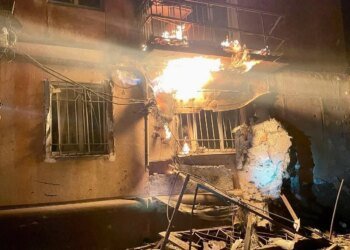Нічна атака на Дніпро: поранено людину та пошкоджено багатоповерхівку