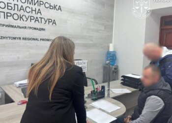 Кардиолог из Житомира выдавал фиктивные больничные за деньги — сообщено о подозрении