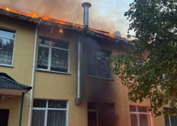 Россияне нанесли удар по детскому саду в Киевской области: первые фото ночной атаки
