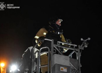 росія вдарила по порту та житлових будинках на Одещині, уже 10 поранених