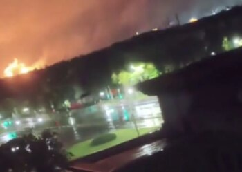 Химзавод в России горит после атаки дронов — местные жители говорят, что ПВО молчала. ВИДЕО