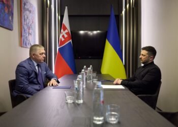 “Заинтересованы в налаживании отношений”: Зеленский и Фицо анонсировали встречу в ближайшее время