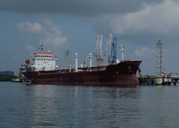 Экспорт нефти РФ просел почти на 17% после ударов по портам, – Власюк