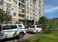 Труп біля багатоповерхівки: поліція оточила місце трагедії, – ФОТО